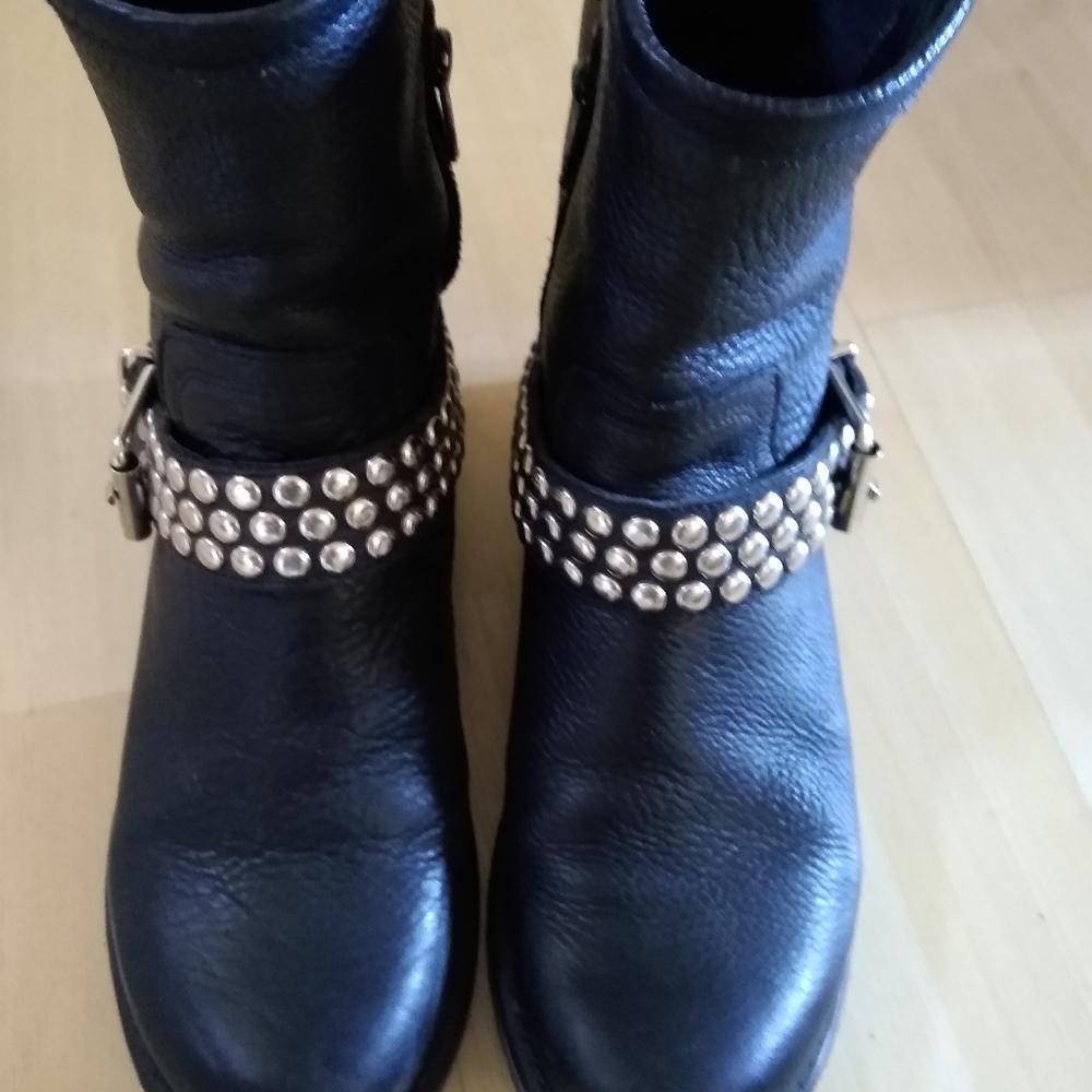 Steve Madden Boots